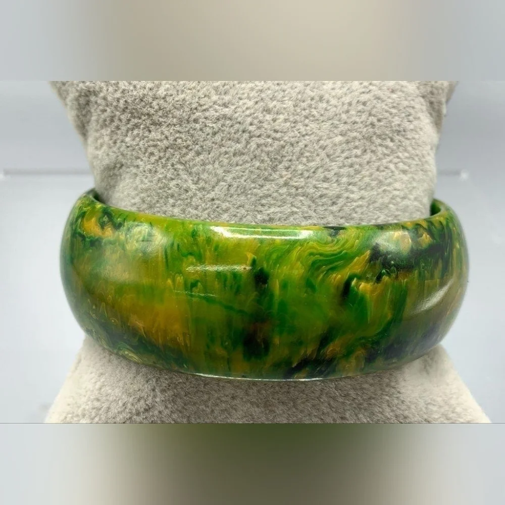 BAKELITE End of Day Marbled Bracelet & Earrings Green, Gold, Black Vintage Set